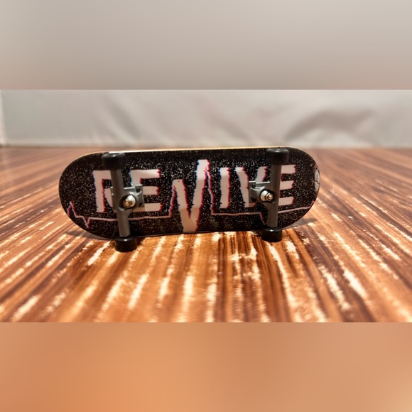 Rare Tech Deck  Fingerboard REVIVE Hard To Find - Picture 1 of 11